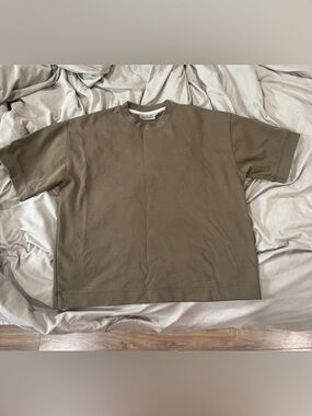 Men's Crewneck Tee in Olive - Minimal Everyday Essential